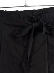 Vorschaubild 2 von Damen Shorts M Schwarz mit Bindegürtel Casual