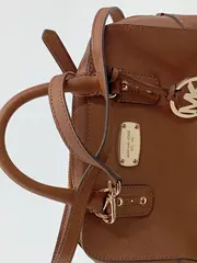 Vorschaubild 5 von Damen Henkeltasche Braun Leder Saffiano MK Logo Anhänger