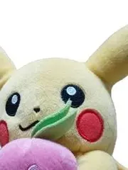 Vorschaubild 2 von Pokemon Pikachu Plüschtier mit Beere Kuscheltier 26cm Gelb