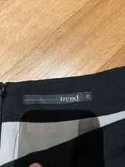 Vorschaubild 3 von Miss Trend Damen Sportrock Gr. 38 Schwarz Weiß Buchstaben Print