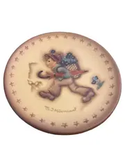 Vorschaubild 1 von M.I. Hummel Jahresteller 1973 Kind Porzellan Beige 8cm