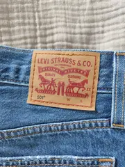 Vorschaubild 5 von Levi's 501 Damen Jeans Shorts Blau W28 Destroyed Look Denim