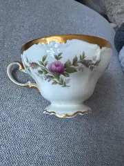 Vorschaubild 3 von Porzellan Teetasse Serie Pompadour Rosenmotiv Goldrand Selb Germany