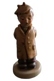 Vorschaubild 1 von Junge mit Mantel Porzellan Dekofigur Traditionell Braun 11cm