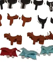 Vorschaubild 2 von Konvolut 35x Pferde Sättel Zubehör Braun Schwarz Bunt