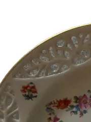 Vorschaubild 3 von Platzteller Klassisch Weiß Porzellan Blumenmuster Lochrand 20cm