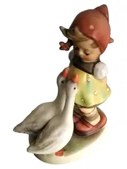 Vorschaubild 1 von Gänseliesel Porzellan Figur Mädchen Gans Traditionell Mehrfarbig 11cm