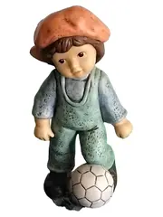 Vorschaubild 1 von Figur Junge mit Ball Porzellan Kind Sammelfigur 15cm Mehrfarbig