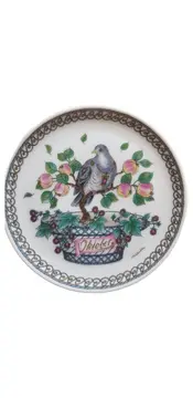 Vorschaubild 1 von Sammelteller Waldtaube Oktober Porzellan Vogel Blumen 10cm