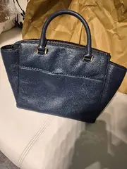 Vorschaubild 4 von Henkeltasche Leder Dunkelblau Damen Handtasche Gold Logo