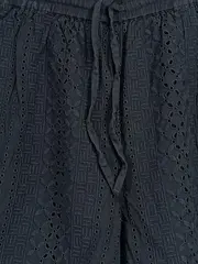 Vorschaubild 2 von Damen Shorts Gr. 40 Schwarz Lochstickerei Baumwolle