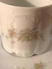 Vorschaubild 2 von Classic Rose Tasse Untertasse Porzellan Weiß Blumen 7cm