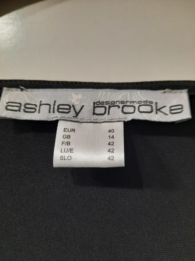 ASHLEY BROOKE Top Bild 2