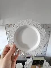 Vorschaubild 1 von Untersetzer Weiß Metall 18cm Rund Charmant Tischuntersetzer