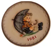 Vorschaubild 1 von Sammelteller Porzellan Junge unter Regenschirm Hummel 1981