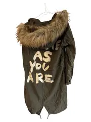 Vorschaubild 2 von Damen Parka Winterjacke Mantel Gr. 38 M Oliv Kapuze Fell Schriftzug