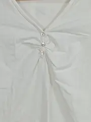 Vorschaubild 3 von Damen T-Shirt Weiß Gr. 36/S V-Ausschnitt Zierknöpfe Casual