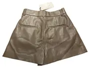 Vorschaubild 2 von Damen Kunstleder Shorts Beige Gr. XS Neu mit Etikett