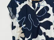 Vorschaubild 3 von Damen Bluse Gr. 38/M Abstrakt Muster Blau Weiß Kurzarm