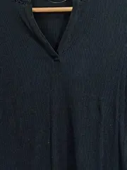 Vorschaubild 2 von Damen T-Shirt Gr. 38/M Schwarz Rippstrick V-Ausschnitt