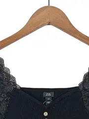Vorschaubild 4 von Damen Langarmshirt Schwarz Spitze Zierknöpfe Gr. 38/M UK 10