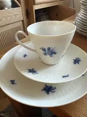 Vorschaubild 2 von Sammelgedeck Kaffeetasse Untertasse Kuchenteller Blumen Porzellan