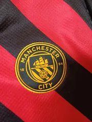 Vorschaubild 2 von Manchester City Fußball Trikot Kinder Gr. 152 Schwarz Rot