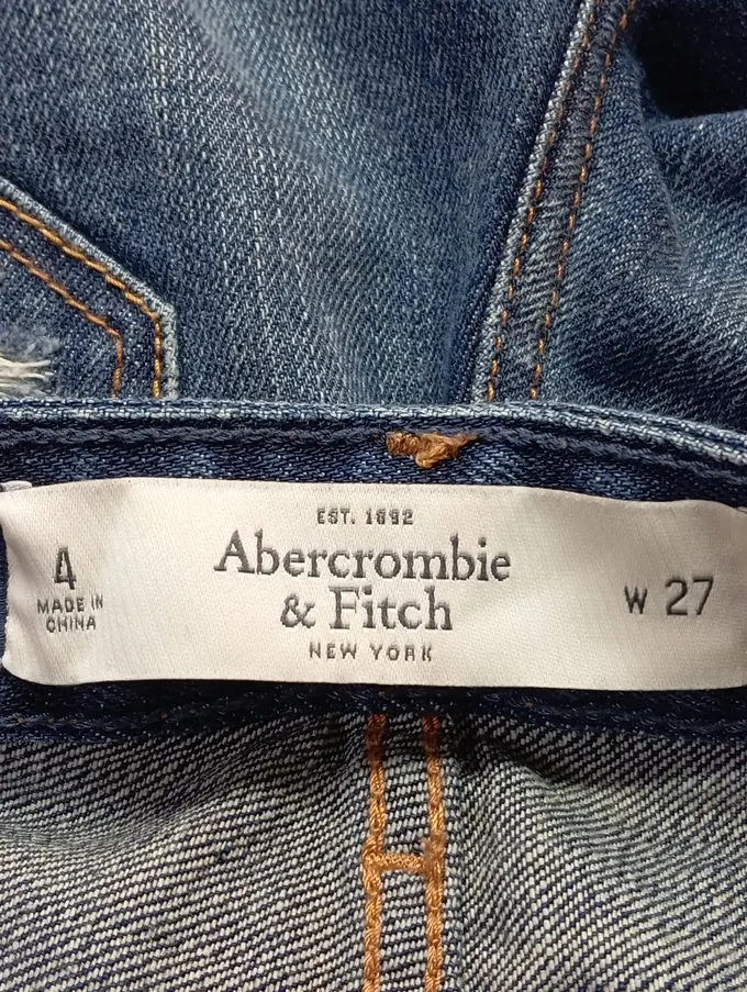 ABERCROMBIE & FITCH Destroyed Jeans Bild 3