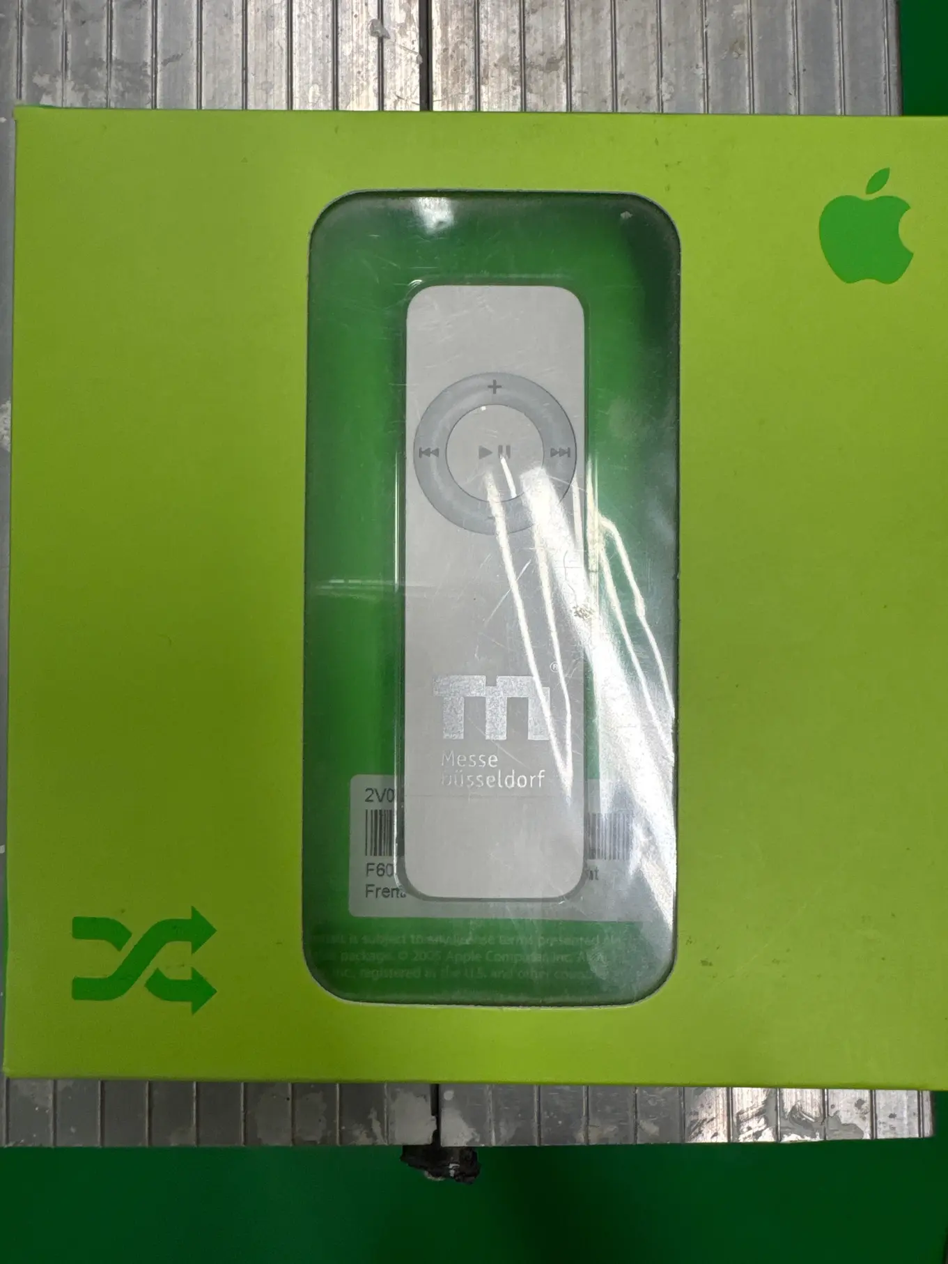 APPLE iPod Shuffle MP3 Player 512MB Silber