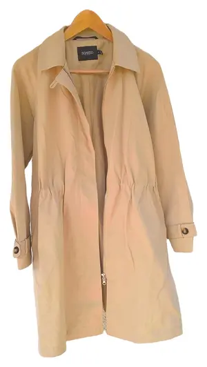 SOAKED IN LUXURY Trenchcoat