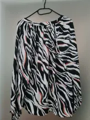 Vorschaubild 2 von Damen Bluse Zebra-Muster Gr. 38/M Schwarz Weiß Koralle Viskose
