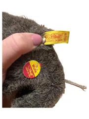 Vorschaubild 2 von Schwein Kuscheltier Plüschtier Natur grau 11 cm mit Knopf im Ohr