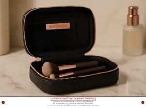 NUDE BY NATURE Kosmetiktasche