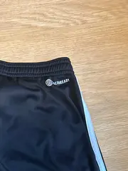 Vorschaubild 4 von Kinder Sport Shorts Gr. 152 Streifen Logo Print Polyester Schwarz