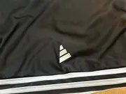 Vorschaubild 2 von Kinder Sport Shorts Gr. 152 Streifen Logo Print Polyester Schwarz