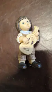 Vorschaubild 2 von Junge mit Gitarre Figur Mehrfarbig 9cm Kind Deko Sammlerstück