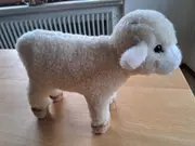 Vorschaubild 2 von Schaf Kuscheltier Stofftier Lamm Weiß 21 cm Knopf im Ohr 073427