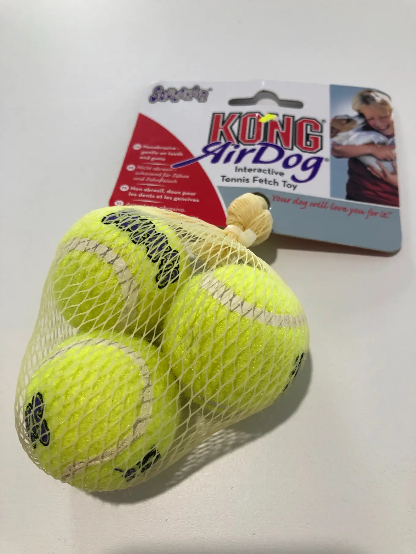 KONG AirDog Tennisball für Hunde Gelb Quietscher Spielzeug