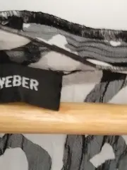 Vorschaubild 3 von Damen Bluse Gr. 38/M Schwarz Weiß Blumenmuster Rüschen