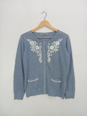 HIMMELBLAU Strickjacke