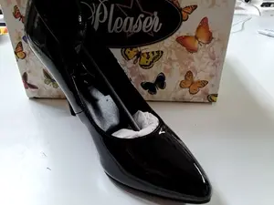 PLEASER Pumps