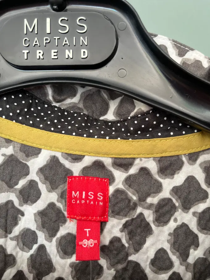 Guts&gusto Schwarze Tasche Mit Nieten Crossbody GroÃƒÂŸe