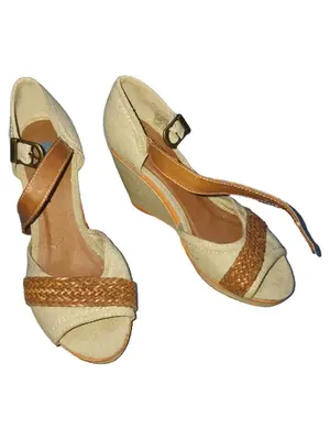 PIER ONE Wedges