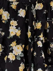 Vorschaubild 3 von Ultra High-Rise Shorts Blumenmuster Rüschen Schwarz Damen XS