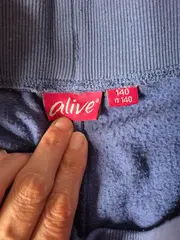 Vorschaubild 5 von Kinder Jogginghose Blau Gr. 140 mit 'LOVE IS ALL' Schriftzug
