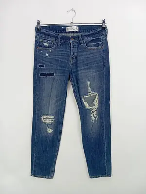 ABERCROMBIE & FITCH Destroyed Jeans