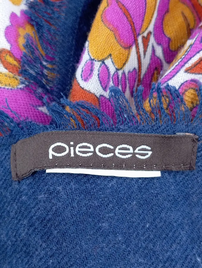 LITTLE PIECES Tuch Bild 2