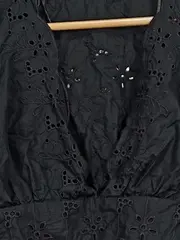 Vorschaubild 4 von Damen Crop Top Langarmshirt Lochstickerei Schwarz Gr. M