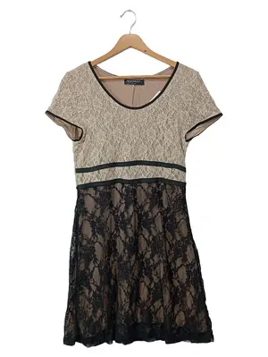 RINASCIMENTO Spitzenkleid