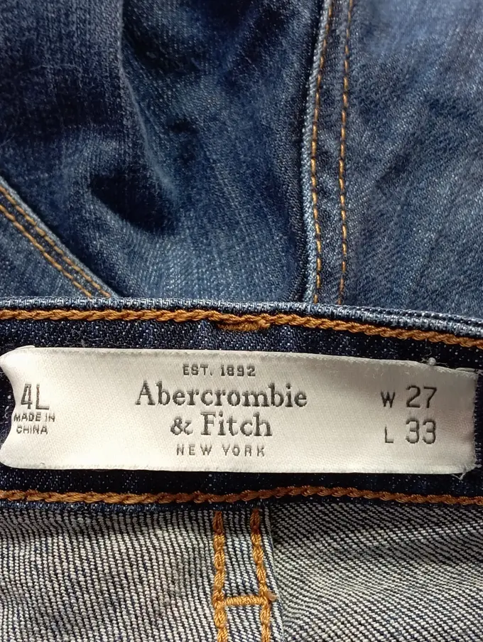 ABERCROMBIE & FITCH Destroyed Jeans Bild 3